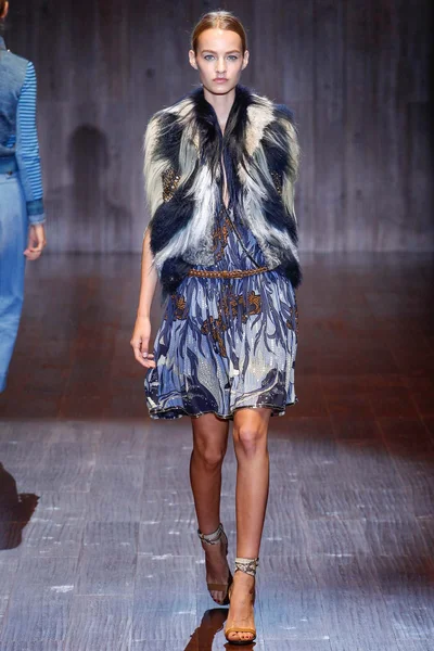 Look 30